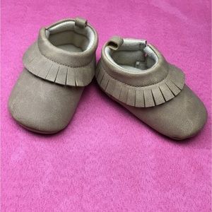 Carter’s Unisex Baby Moccasins Size 3-6 Months